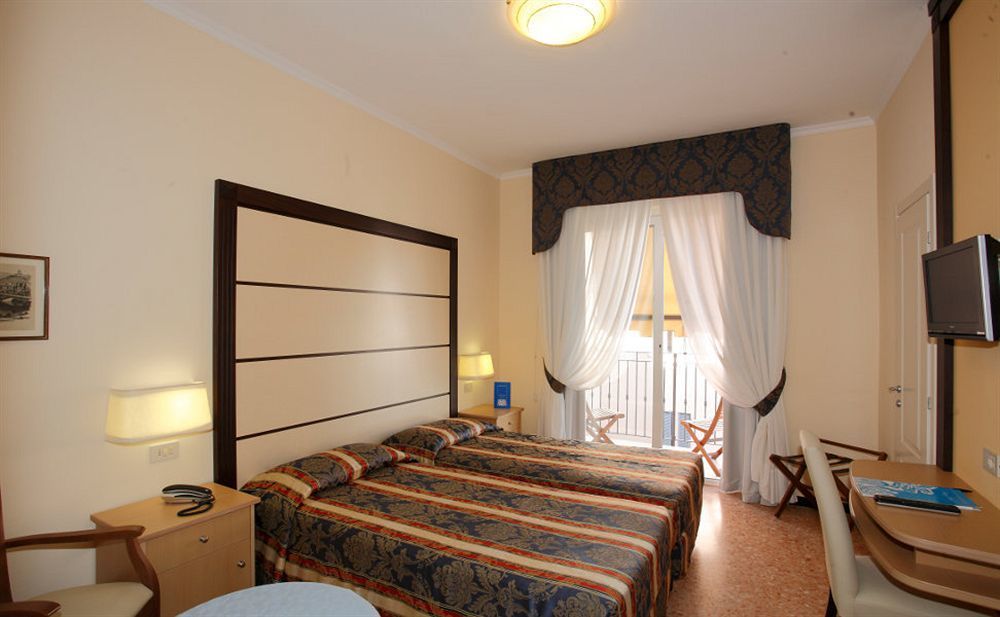 B&B Hotel Diano Marina Palace ภายนอก รูปภาพ